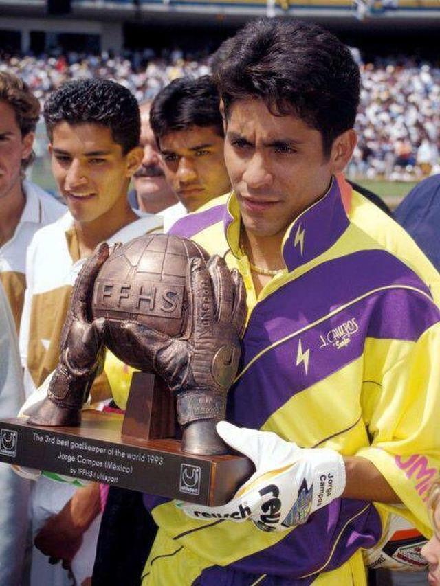 Jorge Campos terpilih menjadi kiper terbaik ketiga pada ajang Piala Dunia 1998.