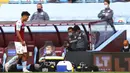 Pemain Aston Villa Ollie Watkins meninggalkan lapangan usai menerima kartu merah saat melawan Manchester United pada pertandingan Liga Inggris di Villa Park, Birmingham, Inggris, Minggu (9/5/2021). Manchester United menang 3-1. (Michael Steele/Pool via AP)