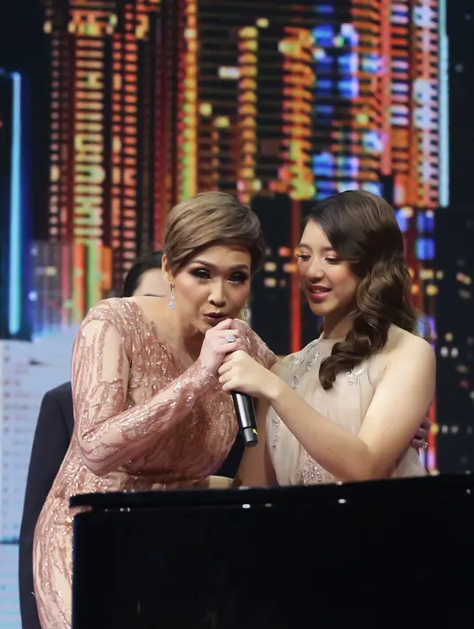 Maia Estianty, Dul Jaelani dan Tiara Anugerah Konser Kemenangan Indonesian Idol, Senin (9/3/2020). (Bambang E Ros/Fimela.com)