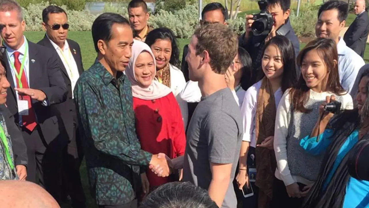Tiba di Kantor Facebook, Jokowi Jajal Oculus Rift