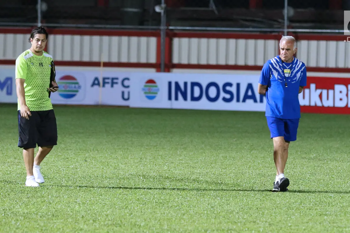 Persib Jajal Stadion PTIK