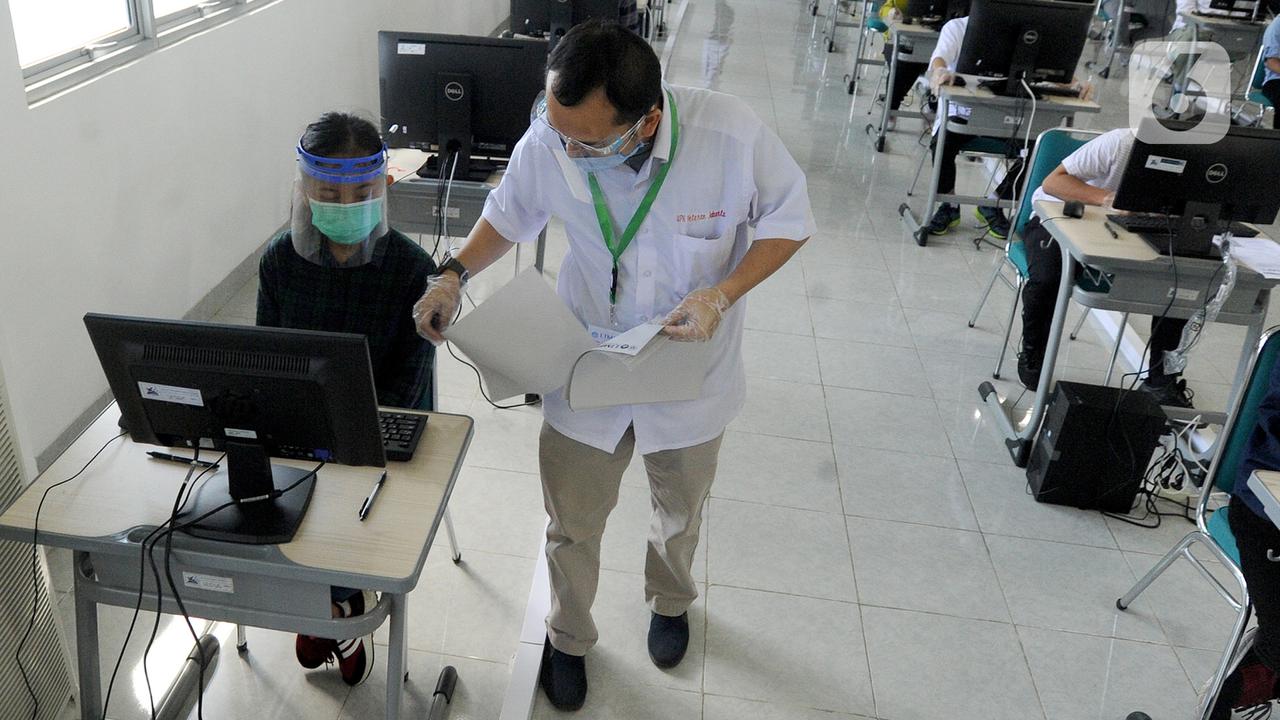 FOTO: Ujian Tulis Berbasis Komputer di Tengah Pandemi COVID-19