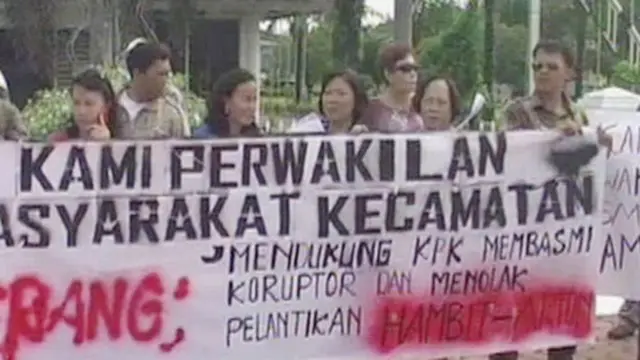 [VIDEO] Aksi Pendemo Dukung KPK Tolak Pelantikan Hambit Bintih