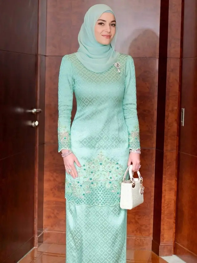 Tampil Elegan ala Putri Kerajaan Dunia, Intip Koleksi Tas Mewah Kate Middleton hingga Anisha Rosnah