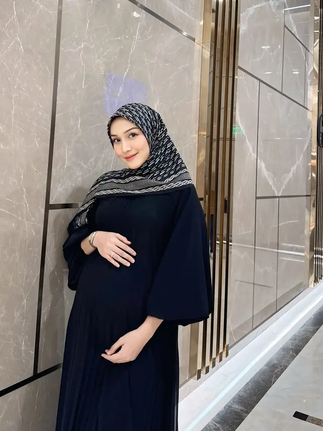 Sudah Melahirkan Anak Ketiga, Ini 6 Potret Melody Prima Momong Buah Hati