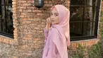 Nabilah eks JKT48 memang selalu dipuji cantik sedari muncul di dunia hiburan yakni pada 2011. Kini penampilan Nabilah kian mencuri perhatian setelah tampil dengan berhijab. Hijab warna pink yang dikenakannya semakin membuatnya menawan. (Liputan6.com/IG/@nblh.ayu)