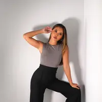 Paula Anselmi dengan Kiki Dee Crop in Angelite.