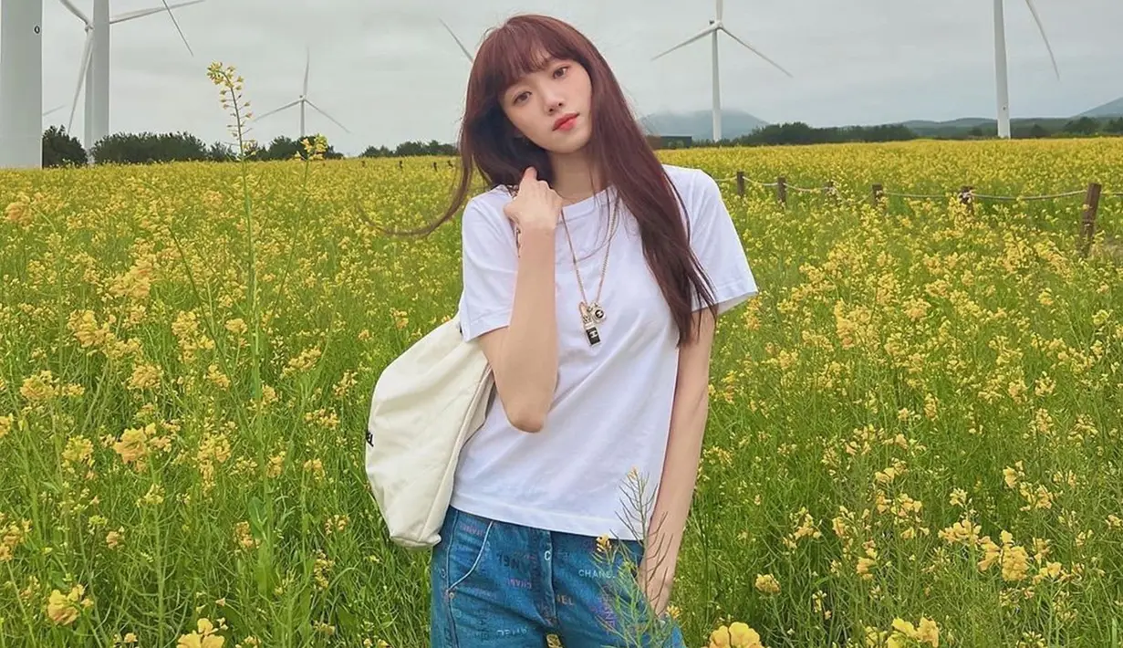 Lee Sung Kyun sendiri diketahui sebagai model pertama yang memulai debutnya sebagai aktris di bawah naungan anak perusahaan YG Entertainment, yakni YG Stage. Melalui media sosial, wanita 33 tahun ini juga kerap mengunggah berbagai momen saat berada di balik layar drama yang ia mainkan. (Liputan6.com/IG/@heybiblee)