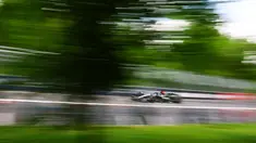 Pembalap dari tim Mercedes AMG Petronas F1 Team, George Russell saat sesi kualifikasi menjelang Grand Prix F1 Kanada di Sirkuit Gilles Villeneuve pada 8 Juni 2024, Montreal, Kanada. (Mark Thompson/Getty Images North America/Getty Images via AFP)