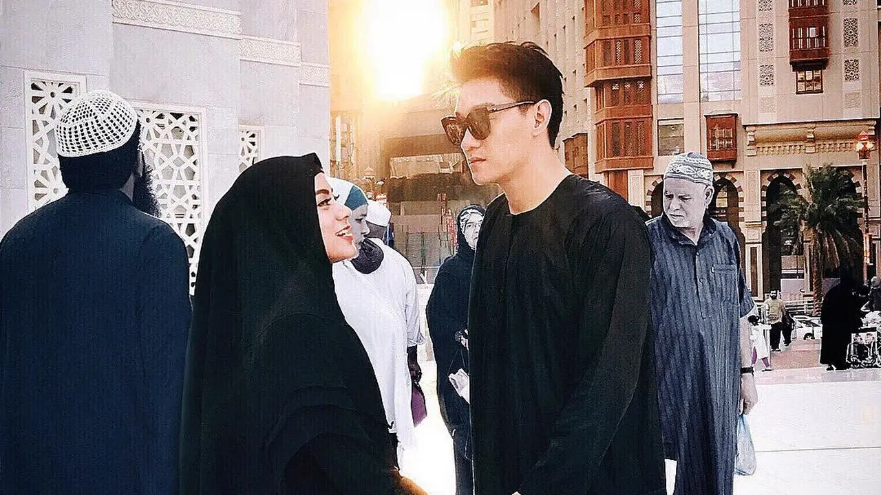 [Fimela] Ifan Seventeen dan Istri