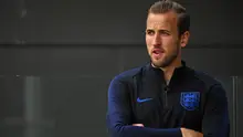 Kapten Inggris, Harry Kane saat mengikuti sesi pelatihan terbuka di St George's Park di Burton-on-Trent, Inggris tengah (4/9). Inggris akan bertanding melawan Spanyol laga persahabatan internasional 8 September. (AFP Photo/Paul Ellis)