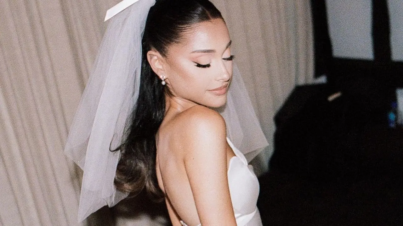 Akhirnya Dipublikasikan, Ini 6 Momen Pernikahan Ariana Grande dan Dalton Gomez