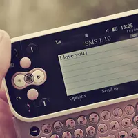 Netizen ini unggah pesan singkat dari suaminya ke FB. Dalam semenit langsung dishare dan bikin banyak perempuan terharu. Apa sih pesannya?