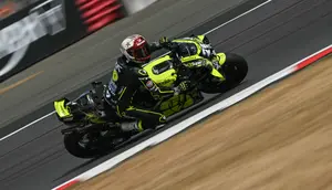 Raul Fernandez Tak Terkejar di Silverstone, Aprilia Sapu Podium MotoGP Inggris 2026