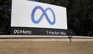 Facebook meluncurkan tanda Meta baru mereka di kantor pusat perusahaan di Menlo Park, California, Kamis, 28 Oktober 2021. Facebook Inc. yang diperangi mengubah namanya menjadi Meta Platforms Inc., atau Meta, untuk mencerminkan apa yang CEO Mark Zuckerberg mengatakan komitmennya untuk mengembangkan t