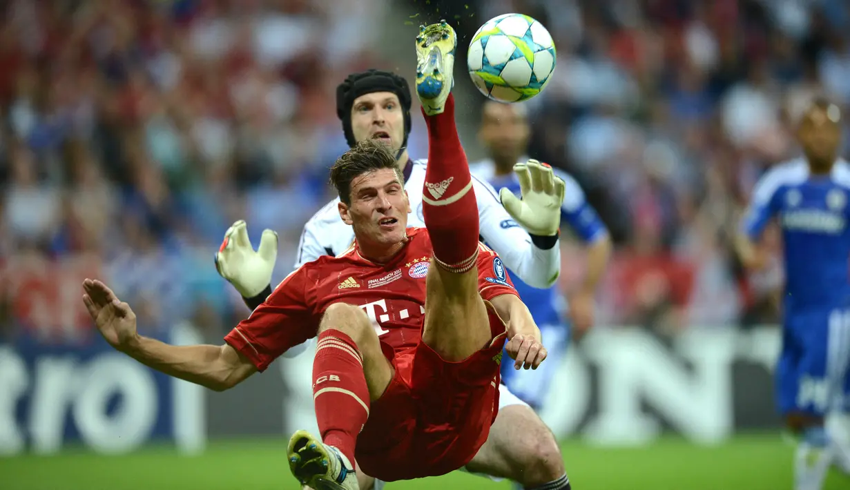 Mario Gomez. Striker Timnas Jerman ini telah mencetak 18 hattrick dengan rincian: 12 untuk Bayern Munich,  4 untuk Stuttgart, 1 untuk Wolsburg dan 1 untuk Timnas Jerman. (AFP/Adrian Dennis)