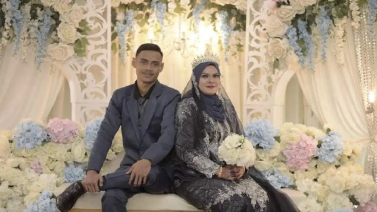 Seorang lelaki berusia 22 tahun menikahi mantan gurunya yang berusia 48 tahun (Tangkapan layar dari website odditycentral.com)