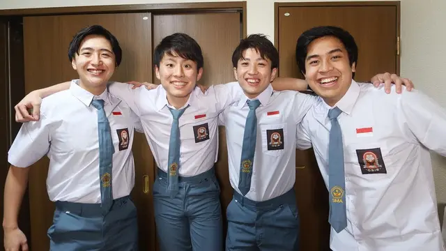 5 Pose Foto Jerome Polin Bareng Waseda Boys Ini Bikin Ngakak