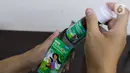 Petugas merapikan obat sirop di sebuah Apotek di Jakarta, Rabu (8/2/2023). Badan Pengawasan Obat dan Makanan (BPOM) menyatakan bahwa hasil uji lab terhadap tujuh sampel, termasuk obat Praxion dan bahan bakunya, dinyatakan aman digunakan sepanjang sesuai aturan pakai. (Liputan6.com/Herman Zakharia)