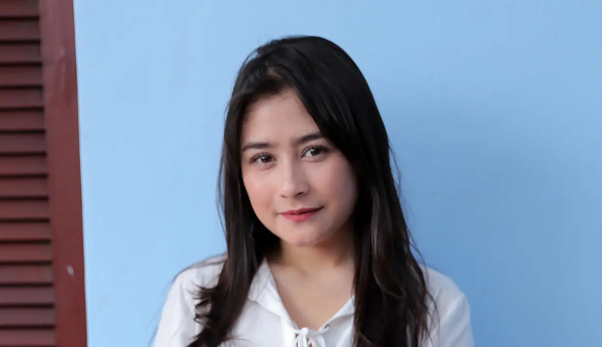 Seperti dikeahui, sejak Kamis (22/9) silam artis tampan itu meninggalkan Indonesia bertolak untuk melanjutkan pendidikannya di Conventry University, London, Inggris. (Deki Prayoga/Bintang.com)