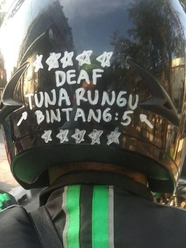 6 Tulisan di Helm Ojek Online Ini Penuh Makna, Bikin Haru