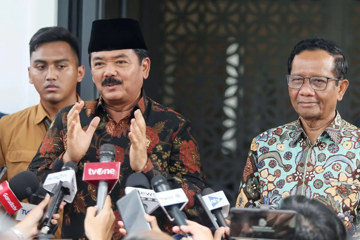 Menko Polhukam Hadi Tjahjanto Sambangi Kediaman Mahfud Md