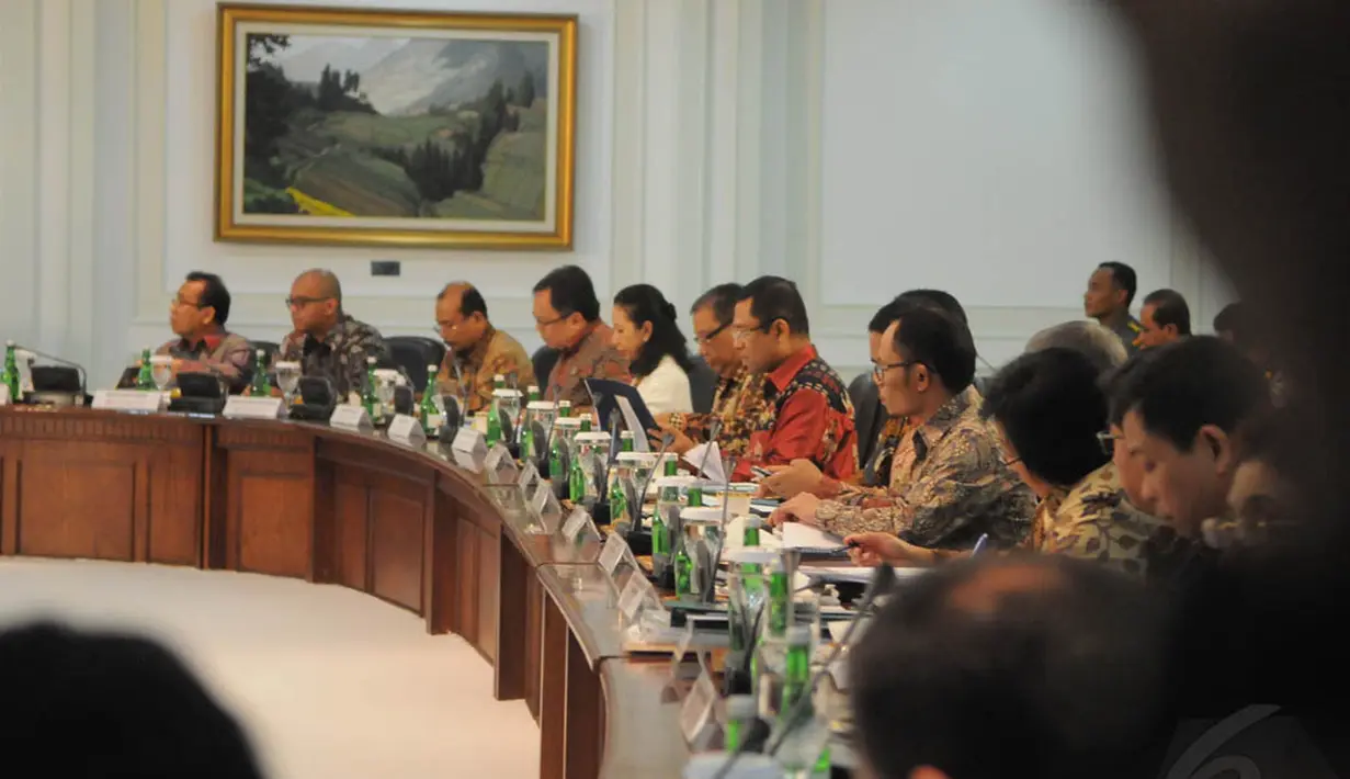 Dalam rapat kabinet ini, semua menteri kompak mengenakan batik, Jakarta, Senin (3/11/2014). (Liputan6.com/Herman Zakharia)