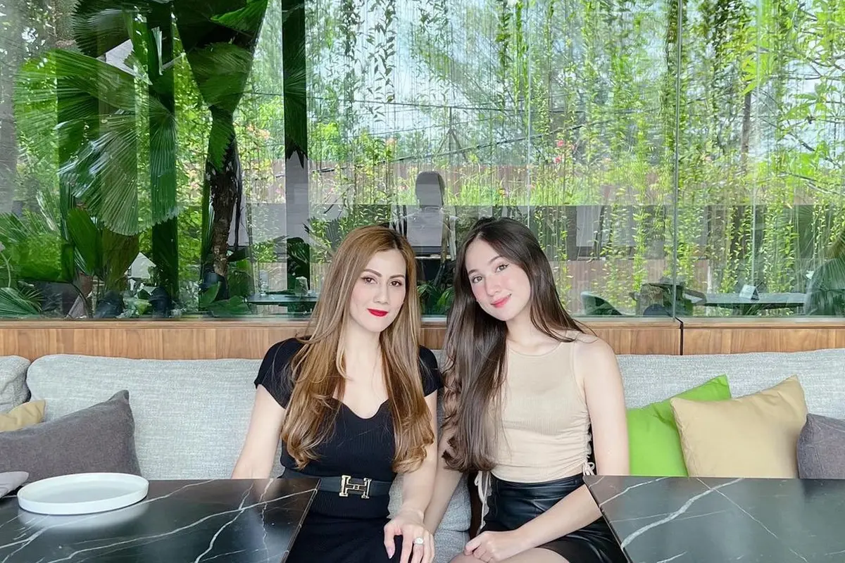 Potret kebersamaan Laura Moane dengan sang ibunda (Instagram/ citra.kristinna80)