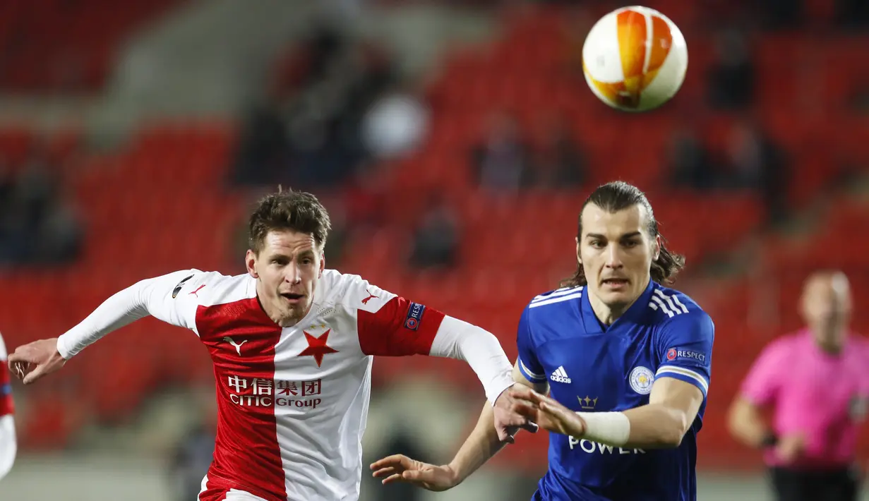 Meski kedua tim silih berganti melakukan serangan. Buruknya penyelesaian akhir membuat laga harus disudahi 0-0. (Foto: AP/Petr David Josek)
