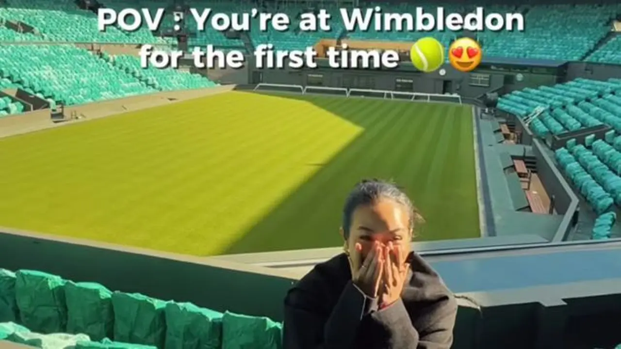 Ekspresi haru Yura Yunita di Wimbledon. (credit:instagram.com/yurayunita)