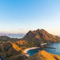 Keindahan alam Indonesia memang tak perlu diragukan lagi. Tak hanya wisawata lokal, wisatawan mancanegara pun telah mengakui kekayaan alam Indonesia. Salah satunya adalah Labuan Bajo (shutterstock)