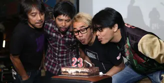 Memasuki usia yang ke-23 tahun, grup musik Gigi meluncurkan website sekaligus manajemen baru. Grup legendaris ini baru saja merayakan hari jadinya. (Nurwahyunan/Bintang.com)