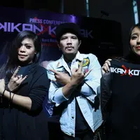 "Kami bener bener membuat sesuatu yang baru dan rasa-rasanya berhasil dengan hadirnya lagu Long Live Rock N roll. Semoga bisa merajai di radio-radio," kata Kikan. (Adrian Putra/Bintang.com)