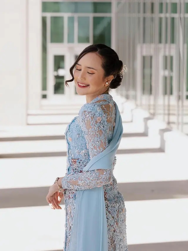 8 Potret Beby Tsabina Lulus dari Western Michigan Univeristy, Menawan dengan Kebaya