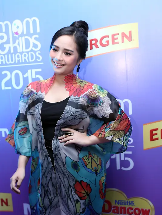 Penyanyi dengan suara khas, Gita Gutawa memang telah menjadi wanita dewasa. Sebagai wanita mandiri sudah seharusnya Gita Gutawa memperhatikan penampilannya di tiap-tiap kesempatan. (Andy Masela/Bintang.com)