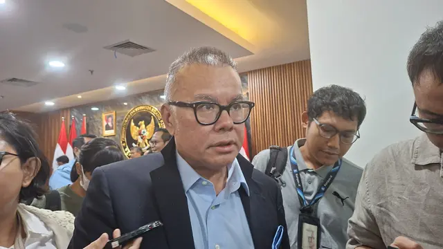 Ketua Bidang Diplomasi dan Komunikasi Publik, Satgas Penanganan Cs-137, Bara Krishna Hasibuan saat konferensi pers, Rabu (12/11/2025). (Foto: Liputan6.com/Arief RH)