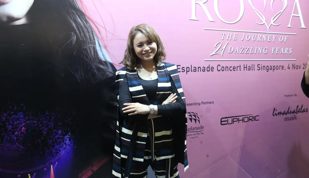 Rasa bangga diungkapkan oleh Rossa. Pasalnya, pemilik Esplanade sangat selektif dengan artis yang akan menggelar konser ditempat tersebut. Rossa mengaku konser di Singapura lebih intim. (Nurwahyunan/Bintang.com)