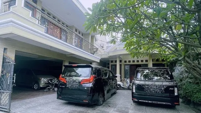 Di dalam Gang Sempit, Ini 6 Potret Rumah Mewah Inul Daratista di Kampung Halaman