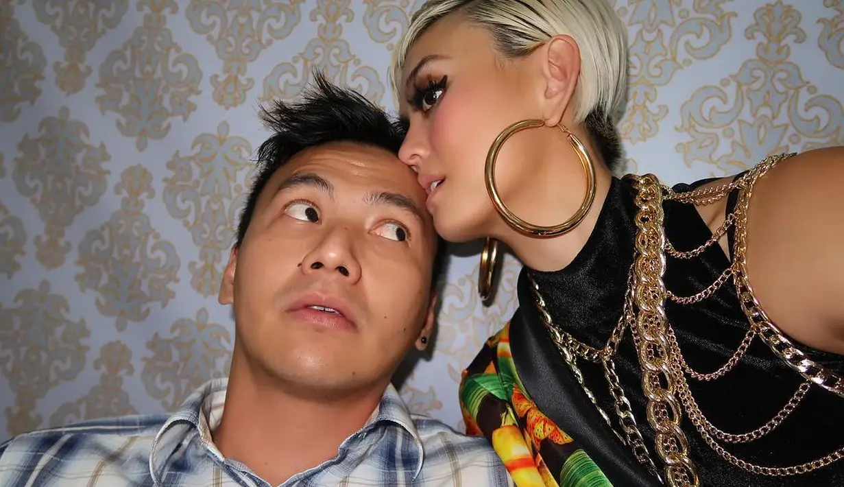 "Saya tak akan mencoba meyakinkan kamu untuk mencintai saya, untuk menghormati saya, untuk berkomitmen kepada saya. Saya pantas lebih baik dari itu. Saya lebih baik dari itu. Selamat tinggal." (instagram/jayforeal)