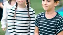 Gempi berdandan ala karakter Wednesday Addams yang identik dengan braid pigtail hairstyle.