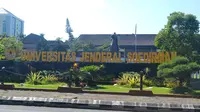 Patung Jenderal Soedirman, halaman Rektorat Unsoed, Purwokerto. (Foto: Liputan6.com/Muhamad Ridlo)