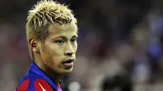Aksi gelandang CSKA Moscow asal Jepang, Keisuke Honda di laga leg kedua 16 besar Liga Champions melawan Sevilla di Ramon Sanchez Pizjuan Stadium, 16 Maret 2010. AFP PHOTO / CRISTINA QUICLER 