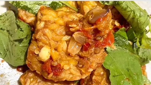 Tempe Penyet Sambal Bawang Kemangi