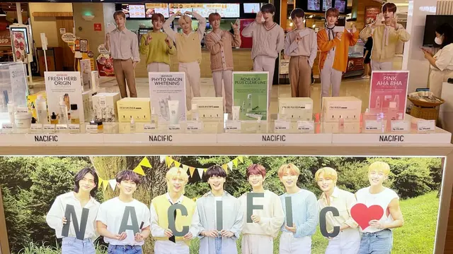 Boyband Stray Kids kolaborasi dengan Nacific Indonesia