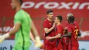 Para pemain Belgia merayakan gol yang dicetak oleh Thorgan Hazard ke gawang Yunani pada laga uji coba di Stadion King Baudouin, Jumat (4/6/2021). Kedua tim bermain imbang 1-1. (AP/Francisco Seco)