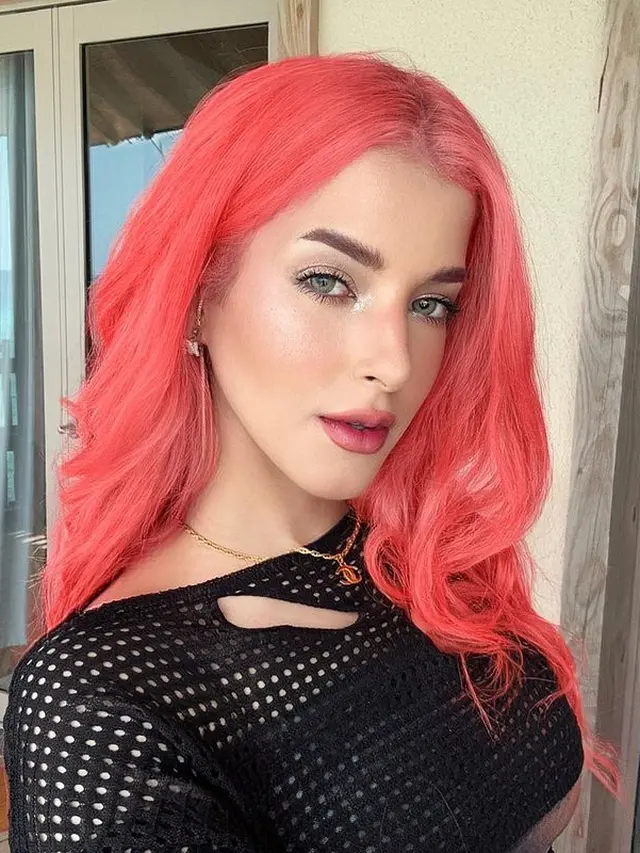Potret Tasya Farasya Liburan di Maldives, Warnai Rambut Bak Princess Ariel