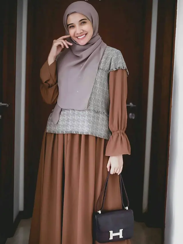 Hamil Setelah 10 Tahun Nikah, Ini 6 Potret Zaskia Sungkar Pamer Baby Bump