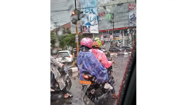 6 Kelakuan Kocak Cewek di Jalan Raya Ini Bikin Geregetan