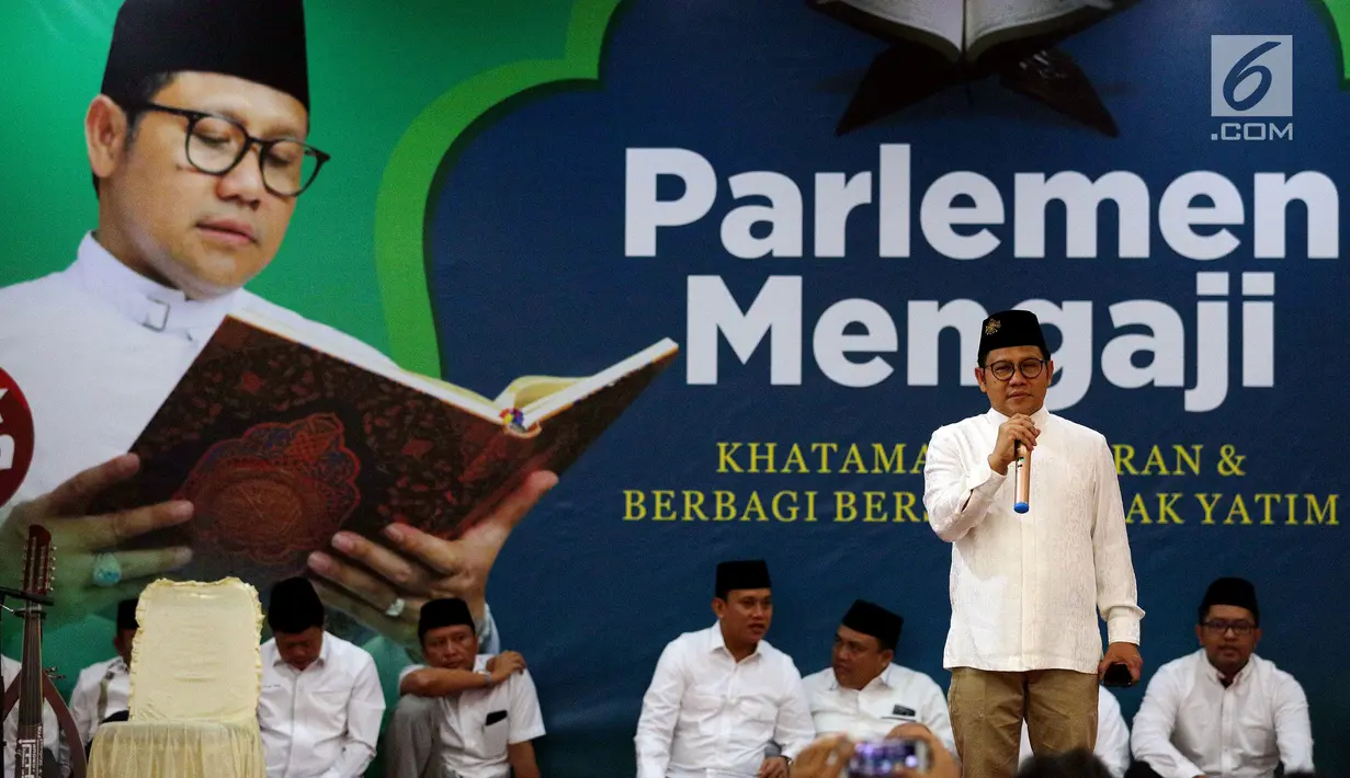 Ketua Umum PKB Muhaimin Iskandar memberikan sambutan pada acara Parlemen Mengaji di Masjid Baiturrahman, Kompleks Parlemen Senayan, Jakarta, Selasa (29/5). Kegiatan ini digelar Fraksi PKB. (Liputan6.com/Johan Tallo)