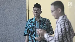 Ekspresi tersangka Wali Kota Mojokerto Masud Yunus usai menjalani pemeriksaan di Gedung KPK, Jakarta, Rabu (7/2). Meski sudah berstatus tersangka, Masud hingga kini belum ditahan. (Liputan6.com/Herman Zakharia)